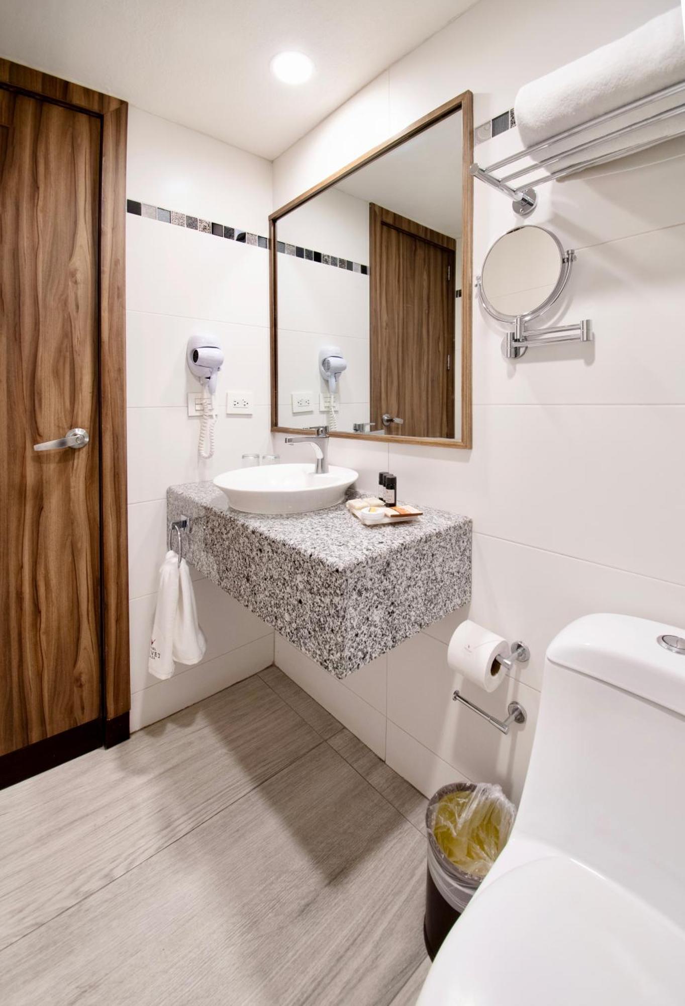 Hotel Velvet Plaza Guadalajara Eksteriør billede