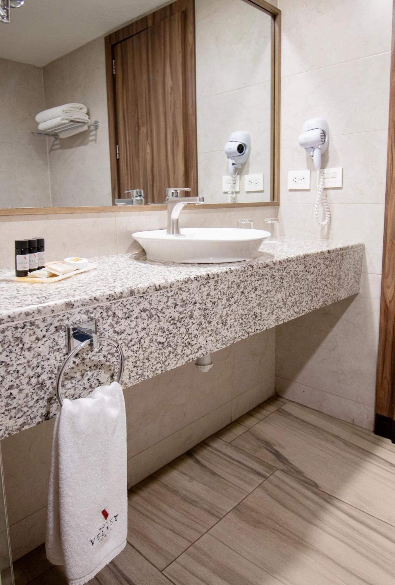 Hotel Velvet Plaza Guadalajara Eksteriør billede